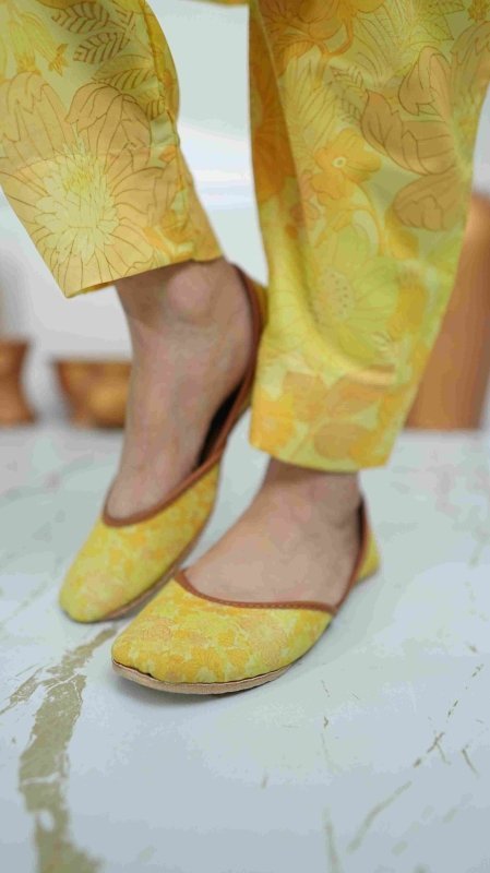 Sunshine Bloom Unstitched X Khussa (Combo Set)