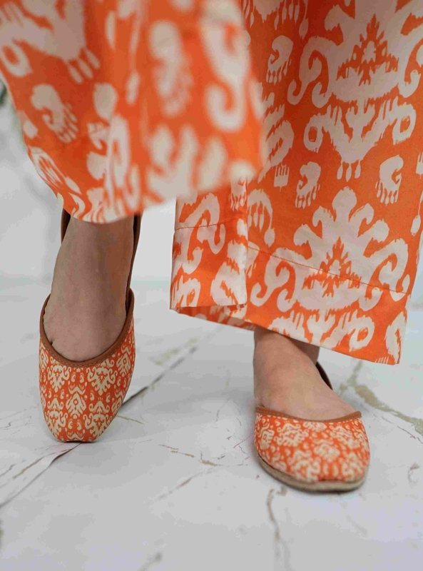 Amber Ikat Unstitched X Khussa (Combo Set)
